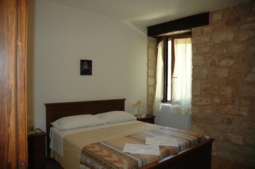 La Mola Maringalli Guest House Cascia Phòng bức ảnh