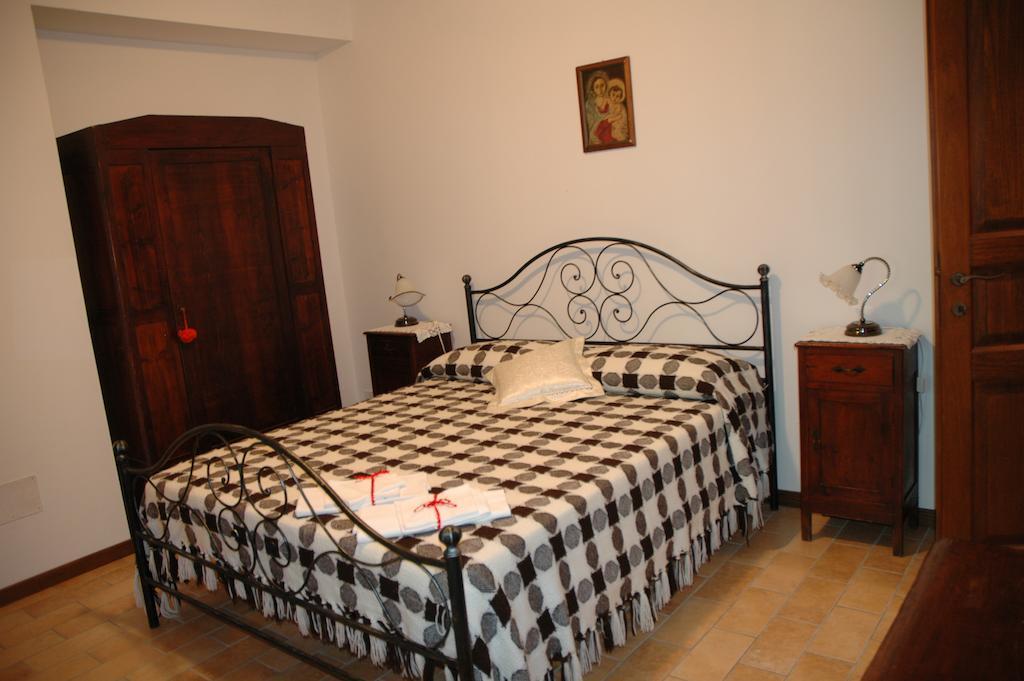 La Mola Maringalli Guest House Cascia Phòng bức ảnh